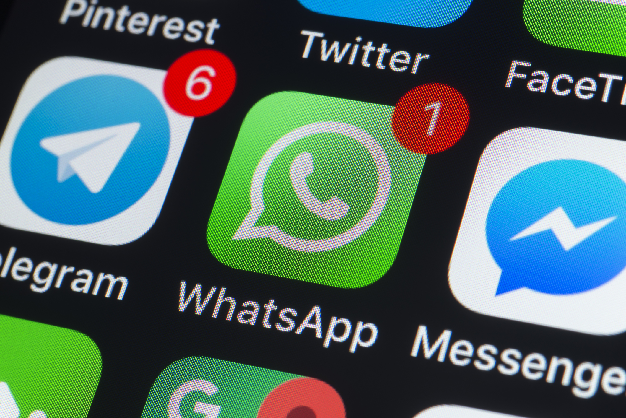 Gli Insulti Nei Gruppi Whatsapp Valgono Come Diffamazione