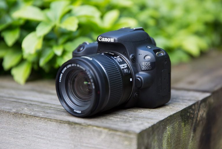 Canon EOS 250D. Finalmente il 4K e più batteria!