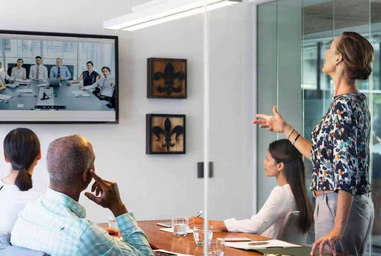 Come apparire fotogenico in webcam e video conferenze