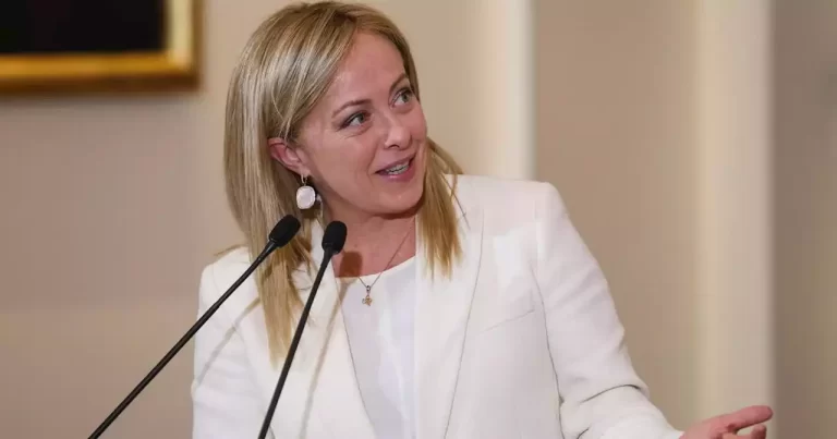 Meloni condanna Israele, l’opposizione attacca: non basta