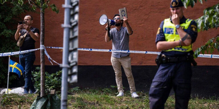 Bruciato il Corano. Per la Svezia è libertà di parola