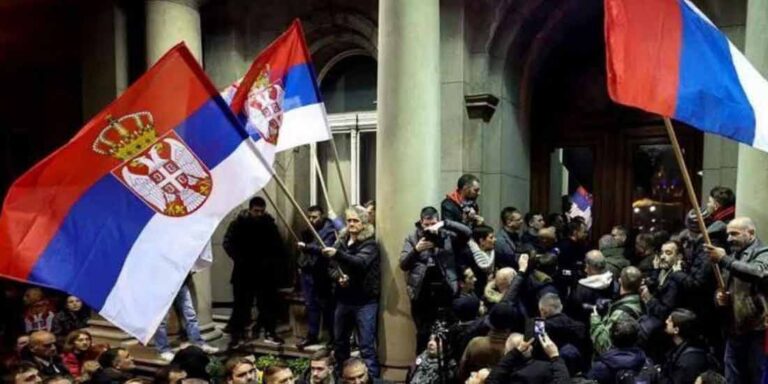 Belgrado. Migliaia di manifestanti chiedono annullamento elezioni