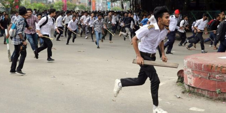 Studente ucciso durante le violente proteste anti-quota in Bangladesh