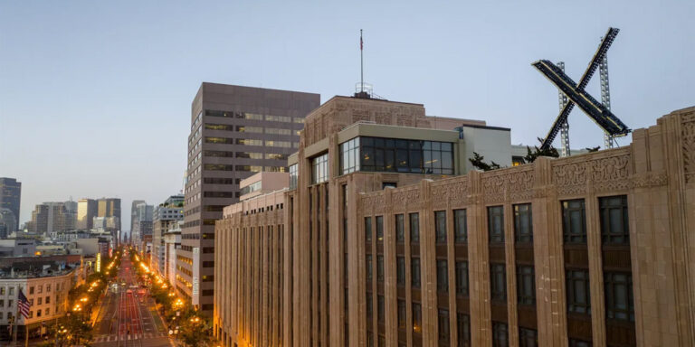 X di Elon Musk istruisce la sua IA con i tweet degli utenti