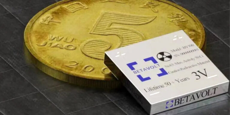 Batteria nucleare BV100: energia per 50 anni in una moneta