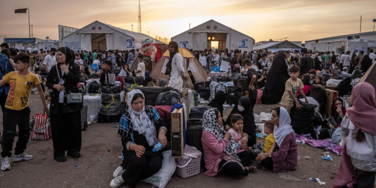 Iran deporta 1 milione e 400 mila afghani nell’indifferenza internazionale