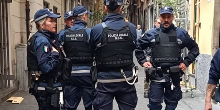 Genova, rivoluzione nei vicoli: la nuova era dei vigili urbani accende il dibattito politico
