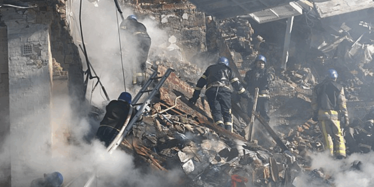 Kiev sotto assedio: record di droni e missili russi, colpito il palazzo del governo