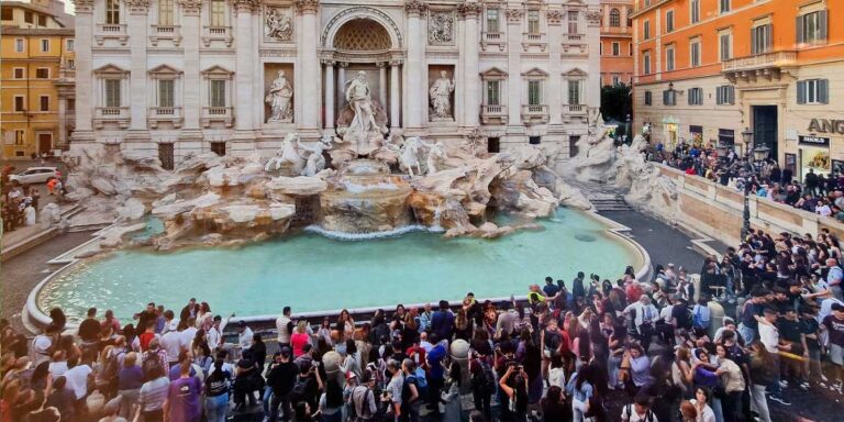 Fontana di Trevi a pagamento: il cuore del turismo a Roma non è per tutti