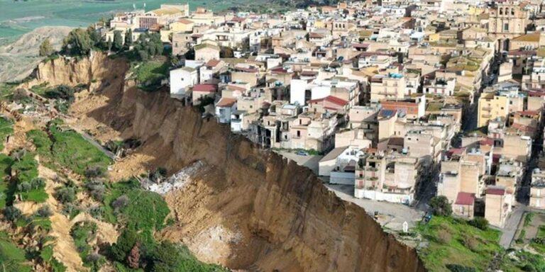 Niscemi, la collina che crolla: indagini e la lunga strada della ricostruzione