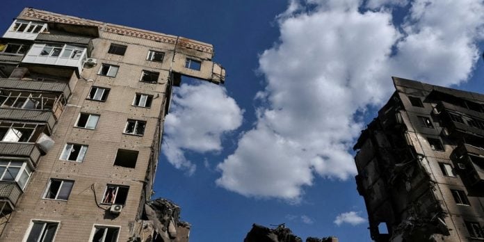 Edificio distrutto nella città ucraina di Druzhkivka, vicino al fronte