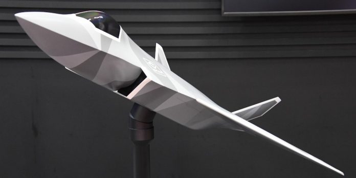 Modello in scala del caccia GCAP esposto al salone Japan Aerospace 2024 di Tokyo