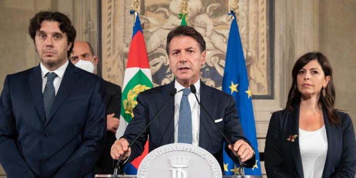 Giuseppe Conte parla ai giornalisti dopo il colloquio con il presidente Mattarella