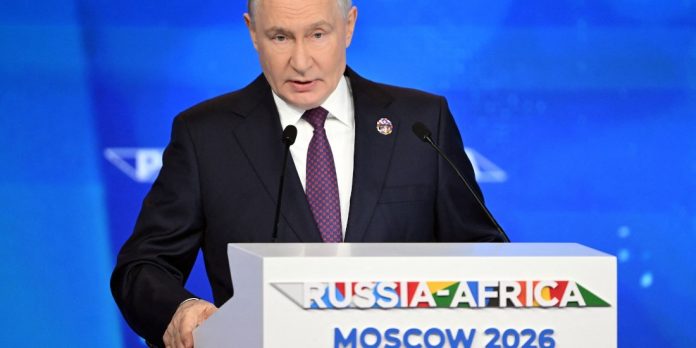 Vladimir Putin durante il suo intervento al forum Russia-Africa al Gostiny Dvor di Mosca, 28 ottobre 2026